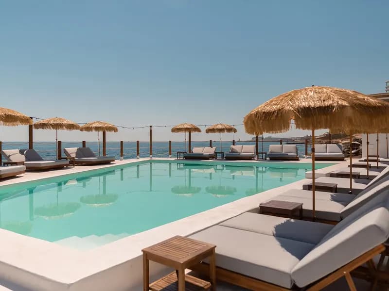 MedAsia Playa Malta: De Ultieme Beachclub en Restaurantervaring aan de Middellandse Zee