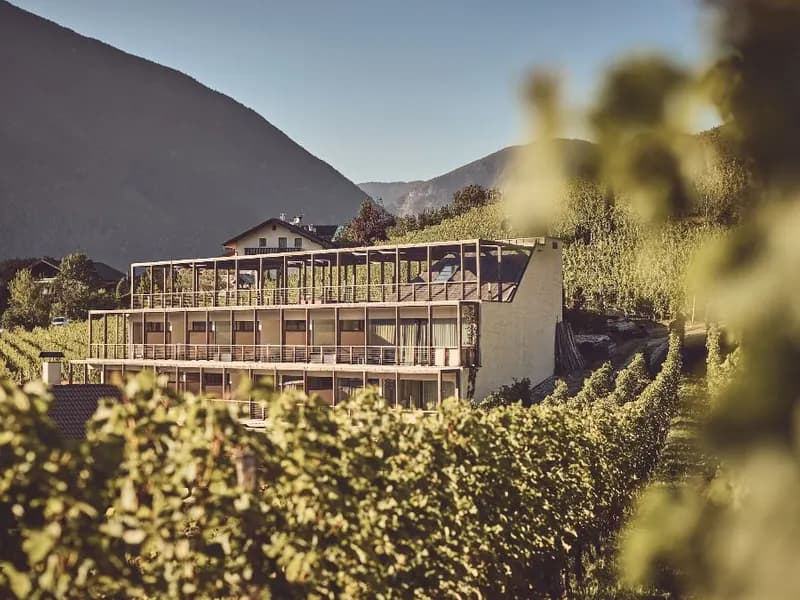 Wijnvakantie in Zuid-Tirol: boetiekhotel byHaller tussen de wijngaarden van het Eisacktal