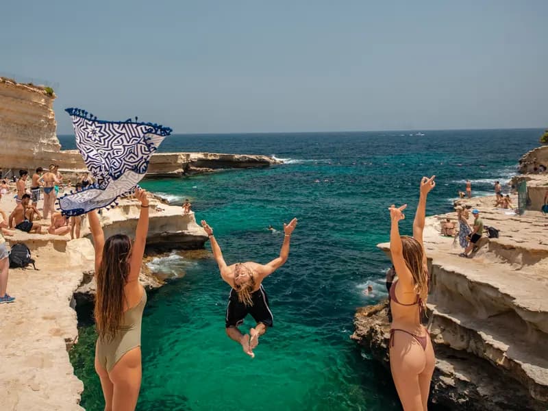 Het Weer in Augustus op Malta: Zonovergoten Dagen en Tropische Nachten