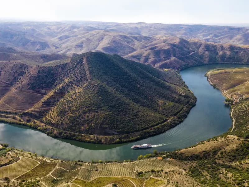 Douro-vallei ontdekken, M/S Queen Isabel vaart tussen de wijnterrassen