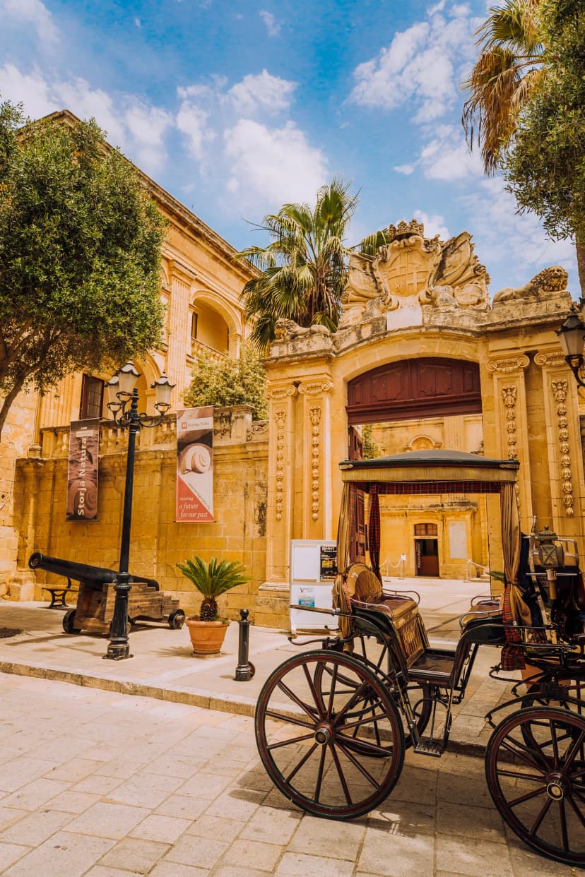 Paard-en-wagen in de historische stad Mdina, Malta