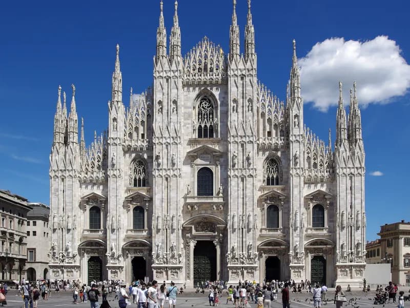 Gevel van de Duomo di Milano in Milaan