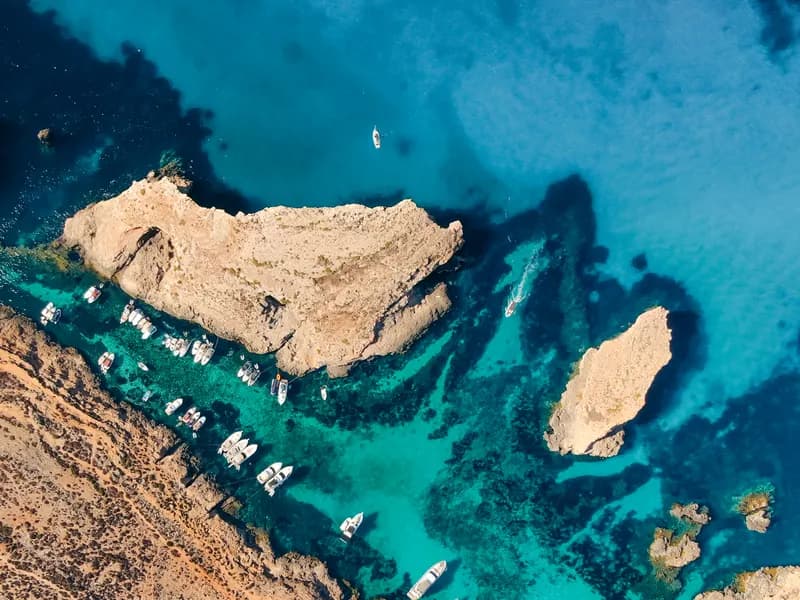 Comino: Het Magische Eiland van Malta