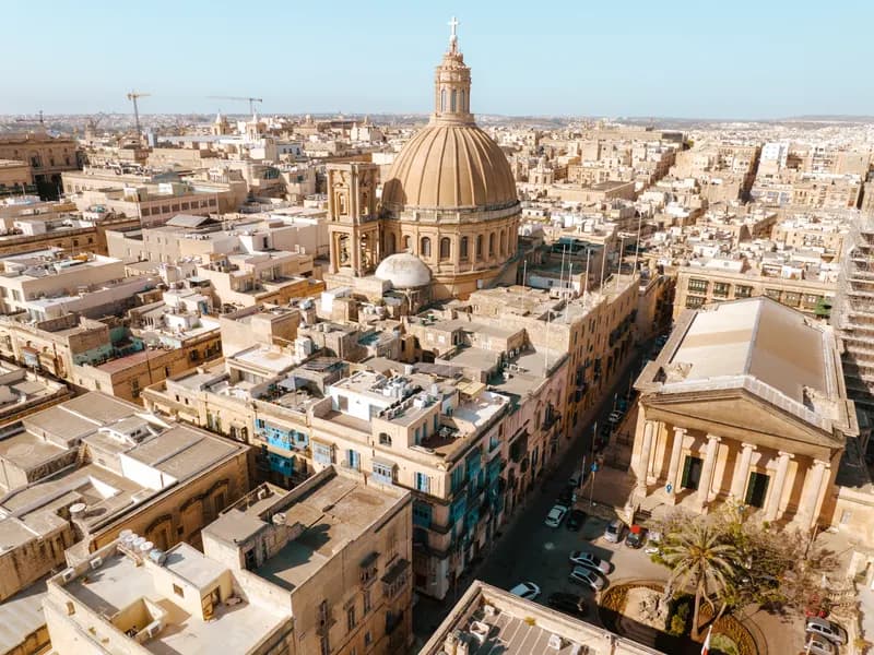 Ontdek de Betovering van een Vliegvakantie naar Malta