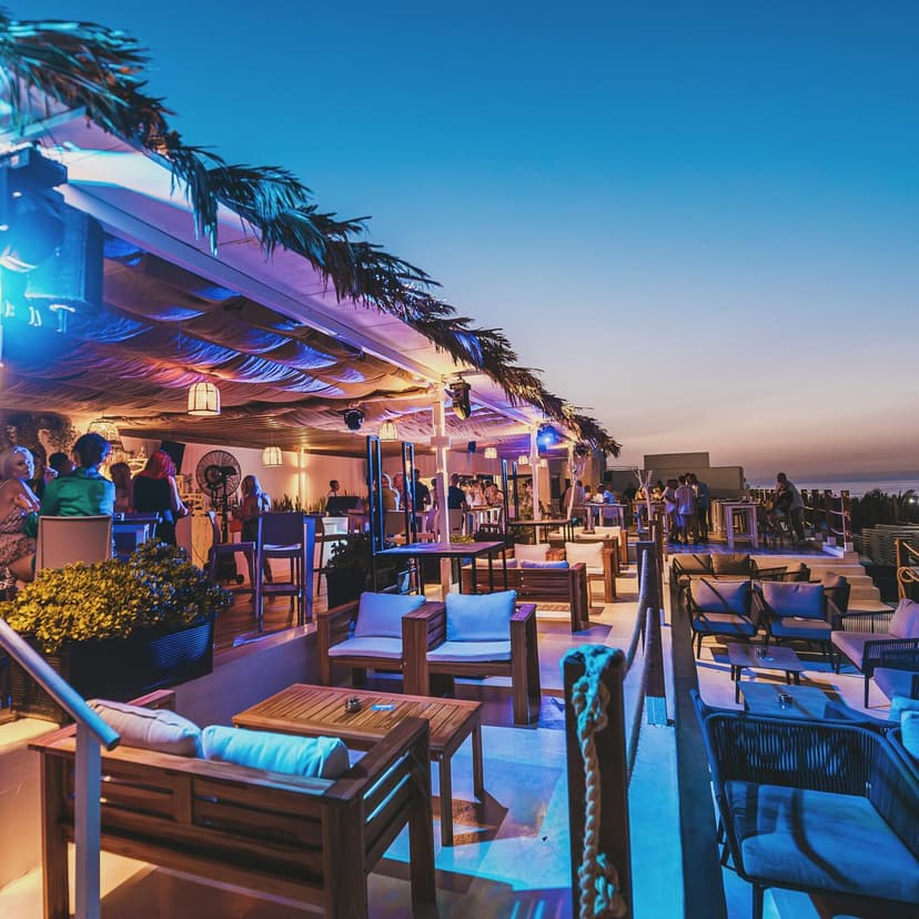 Beachclub MedAsia Playa Malta aan zee