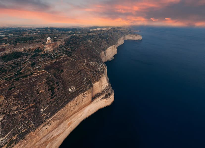 De Dingli Cliffs aan de kust van Malta