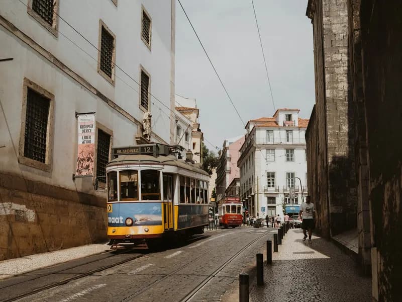 Gele tram in Lissabon