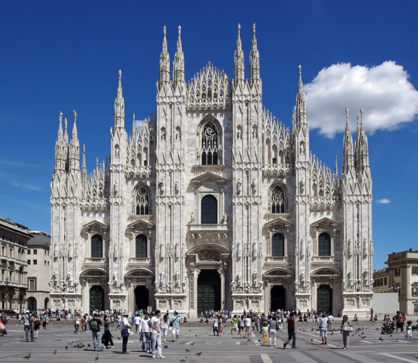 Gevel van de Duomo di Milano in Milaan
