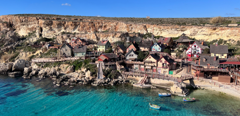 Ontdek Popeye Village: Een Magische Dag op Popeye Island, Malta