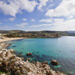 Golden Bay in Mellieħa, Malta, de baai waaraan het hotel ligt