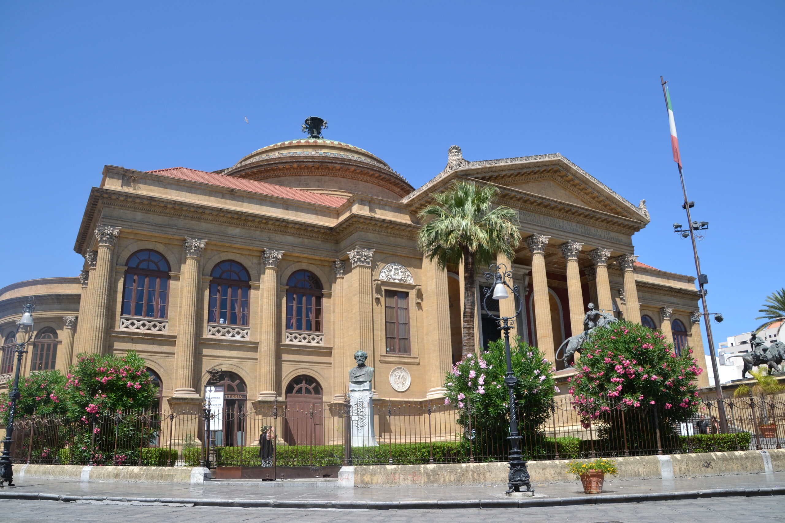 Het Teatro Massimo, het grootste operahuis van Italië, in Palermo