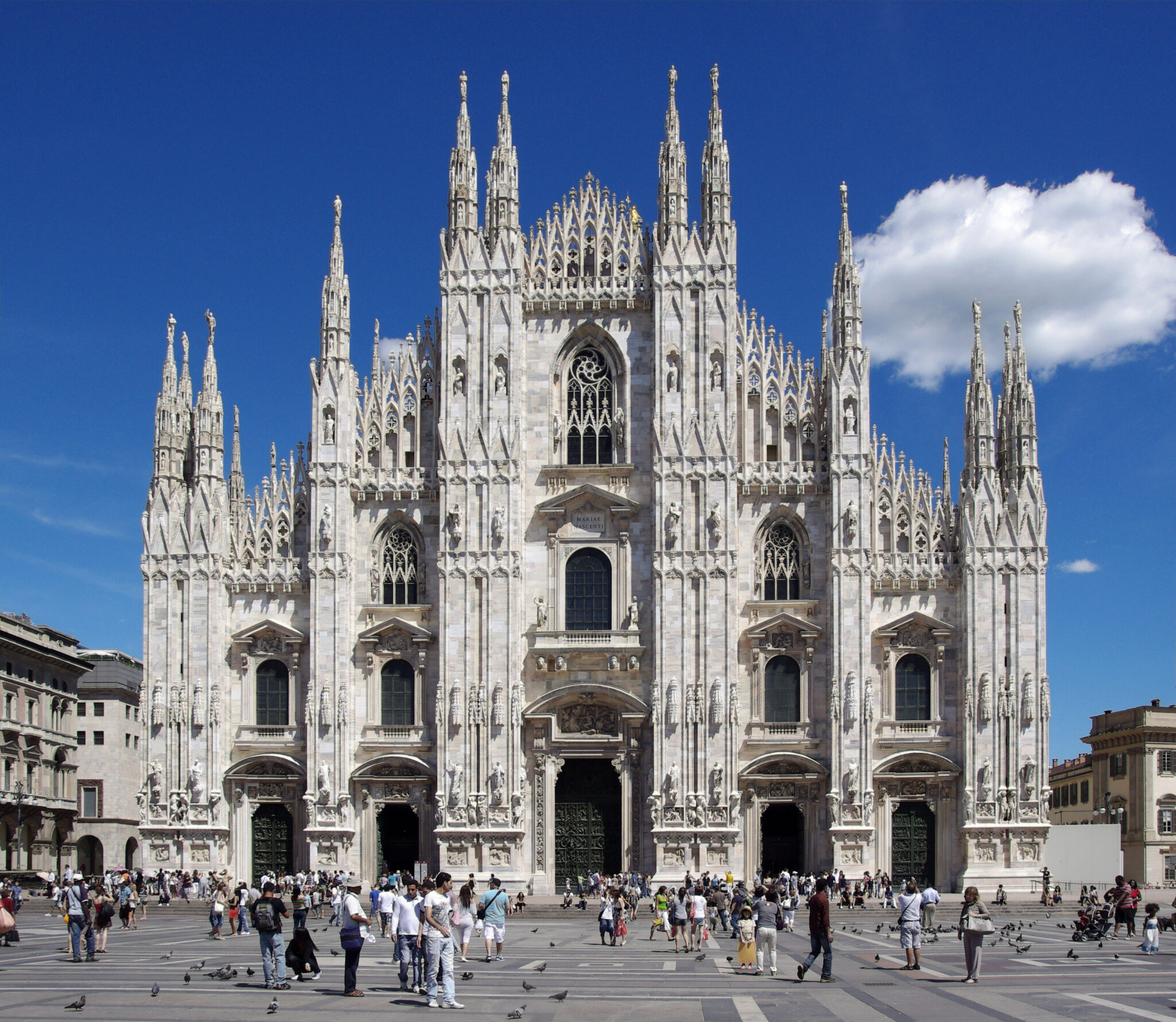 Gevel van de Duomo di Milano in Milaan
