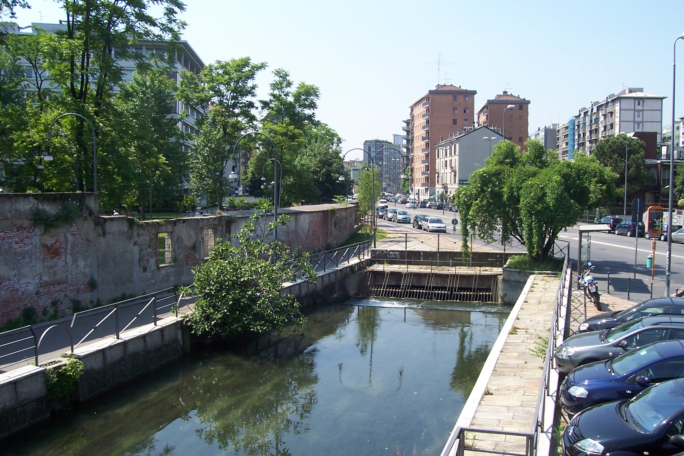 Het Naviglio Pavese kanaal in de Navigli-wijk van Milaan