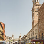 Piazza delle Erbe in Verona, vlak bij boutique Hotel Gabbia d'Oro