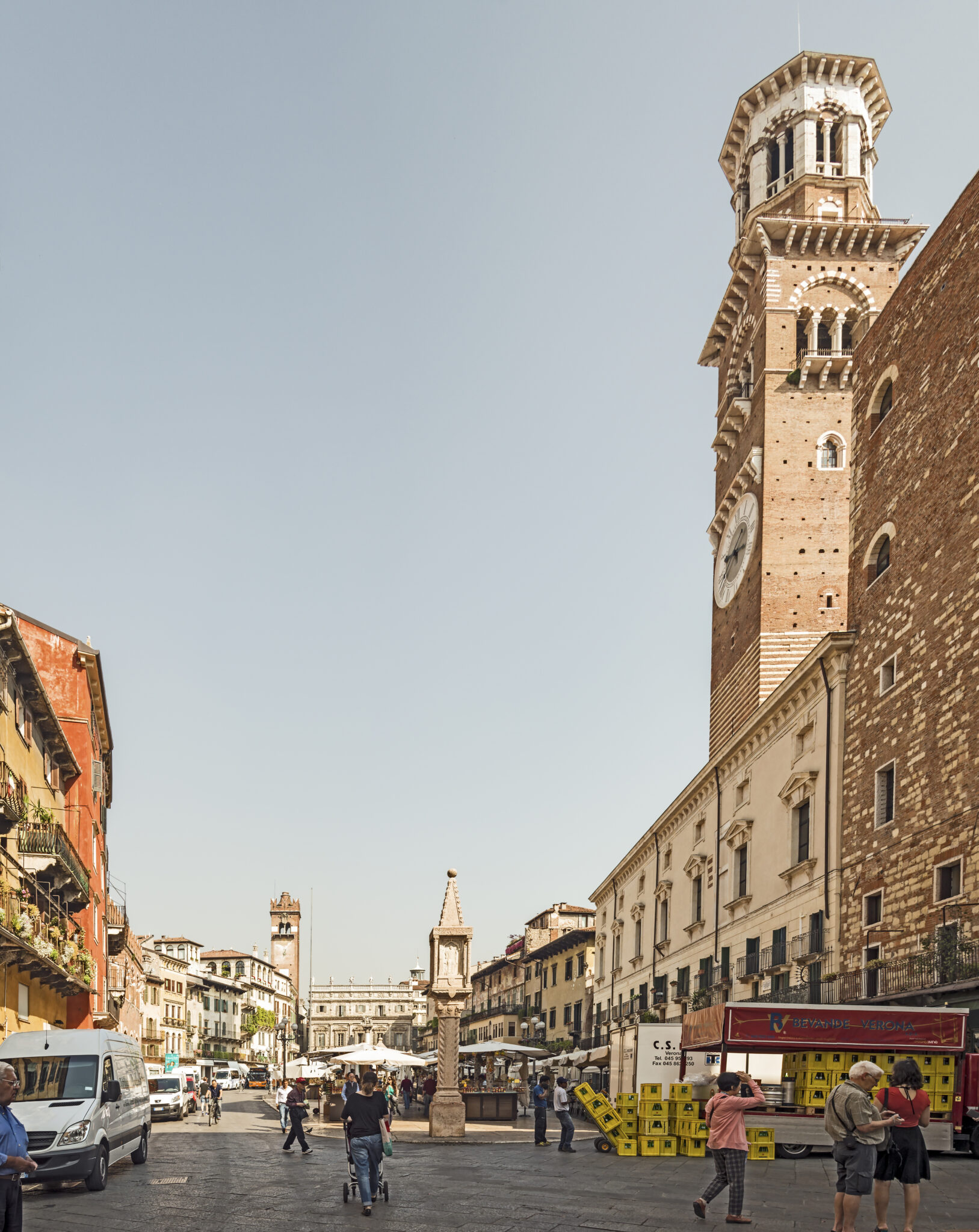 Hotel Gabbia d’Oro: boetiekluxe in een 18de-eeuws palazzo aan Piazza delle Erbe in Verona Piazza delle Erbe in Verona, vlak bij boutique Hotel Gabbia d'Oro